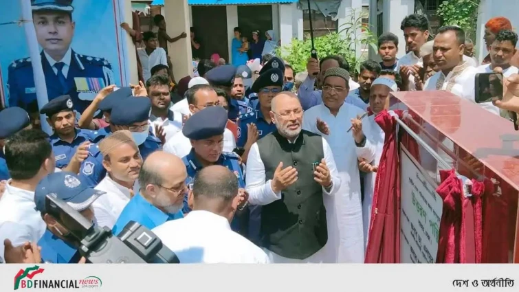 ডিআইজি হাবীবের চেষ্টায় ঘর পেল বেদে সম্প্রদায়