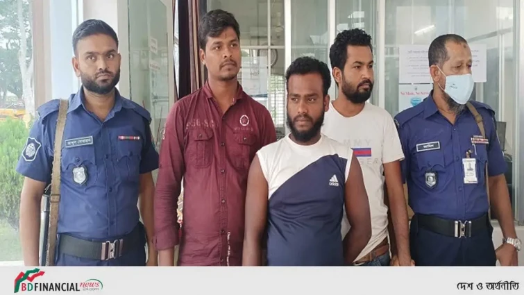 শ্রমিক সেজে বন্দরে ঢুকে গাড়ির যন্ত্রাংশ চুরি, আটক ৩