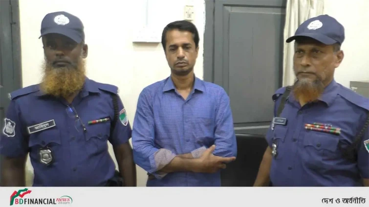 অন্য চিকিৎসকের আইডি ব্যবহার করে চিকিৎসা দিতেন তিনি