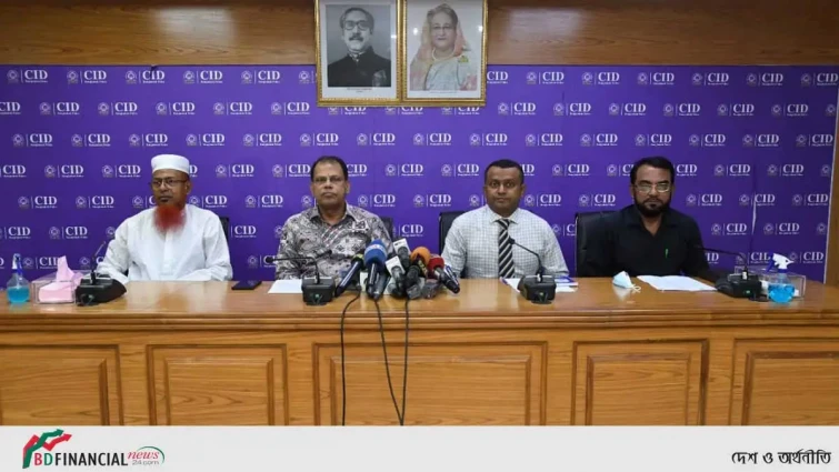 দেড় হাজার বাসের ব্লু-বুক ও রেজিস্ট্রেশন চুরি করে চাঁদাবাজি
