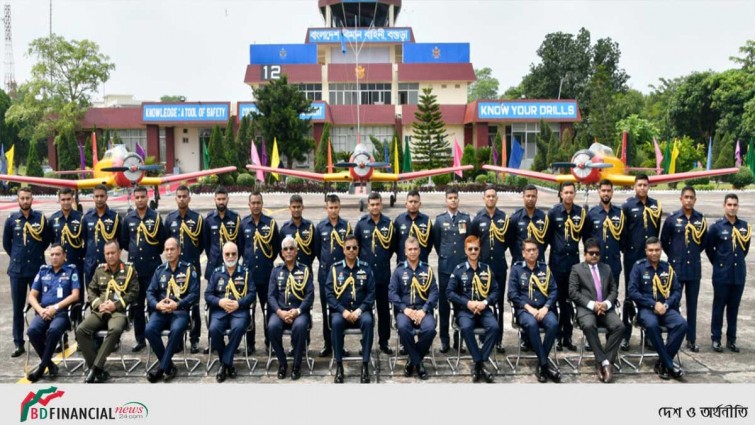 বাংলাদেশ বিমান বাহিনীর ফ্লাইং ইন্সট্রাক্টরস্ কোর্স এর সনদপত্র বিতরণ অনুষ্ঠিত