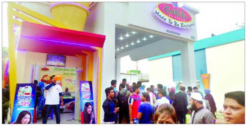 বাণিজ্য মেলায় কোয়ালিটি আইসক্রিমের জমজমাট বিক্রি
