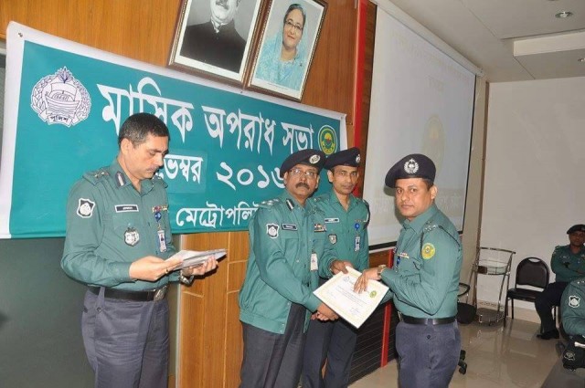   ওসি মহসিন এর সহায়তায় অন্ধকার ছেড়ে আলোর পথে অপরাধীরা