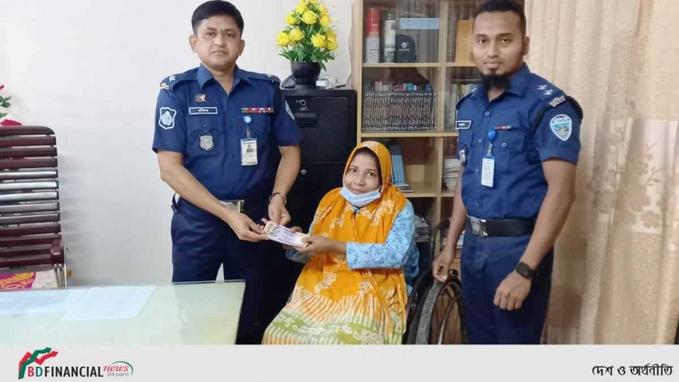 বিকাশে ভুল নম্বরে যাওয়া টাকা প্রতিবন্ধীকে উদ্ধার করে দিলেন ওসি