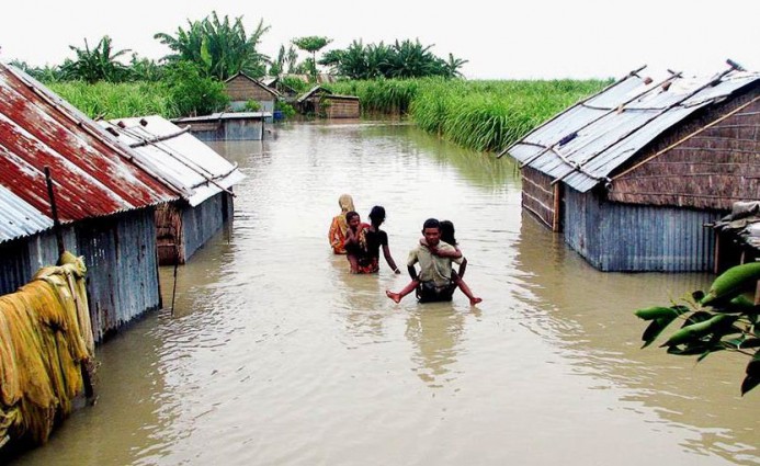 বন্যায় ভাসছে ১৯ জেলা, বাড়ছে পানি