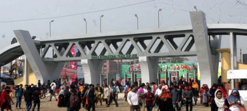 বাণিজ্যমেলায় ক্ষতির আশঙ্কায় টিকিট ইজারাদার