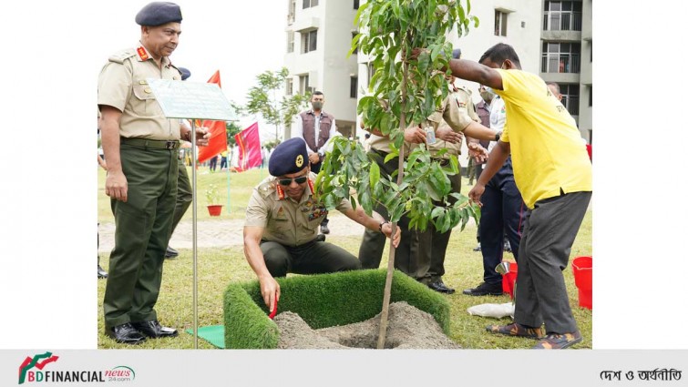 সেনাবাহিনীর বৃক্ষরোপণ কর্মসূচীর উদ্বোধন করলেন সেনাবাহিনী প্রধান