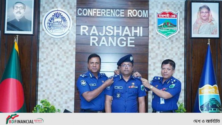 পদোন্নতিপ্রাপ্ত অ্যাডিশনাল ডিআইজি এবং পুলিশ সুপারগণের র‌্যাংক ব্যাচ পরিধান