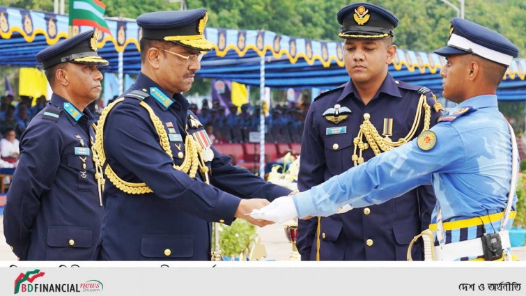 বাংলাদেশ বিমান বাহিনী একাডেমিতে রাষ্ট্রপতি কুচকাওয়াজ অনুষ্ঠিত