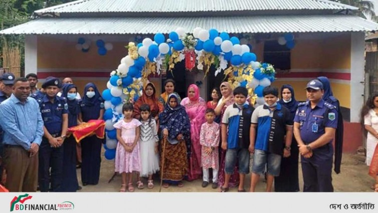 রাজশাহীতে গৃহহীন ভানু বিবি পেলেন পুনাকের ঘর উপহার