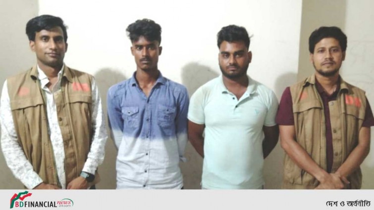 মানিকগঞ্জে ডিবির অভিযানে ৫ মাদক কারবারী গ্রেফতার