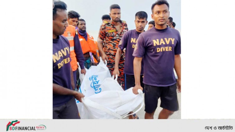 গুপ্তচড়া ঘাটে কালবৈশাখী ঝড়ে ডুবে যাওয়া যাত্রীদের উদ্ধারে বাংলাদেশ নৌবাহিনী