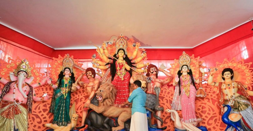 মহামারীর কারণে  সারা দেশেই পূজার সংখ্যা বেশ কমবে