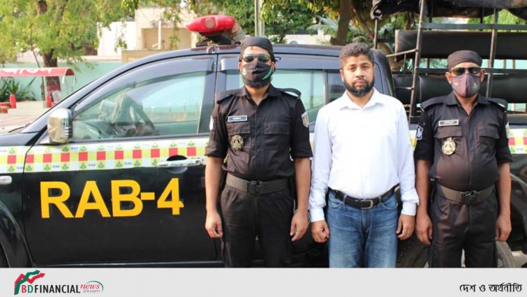 চাকুরীর প্রলোভনে অর্থ আত্মসাৎ প্রতারক চক্রের মূলহোতাকে গ্রেফতার করেছে র‌্যাব-৪