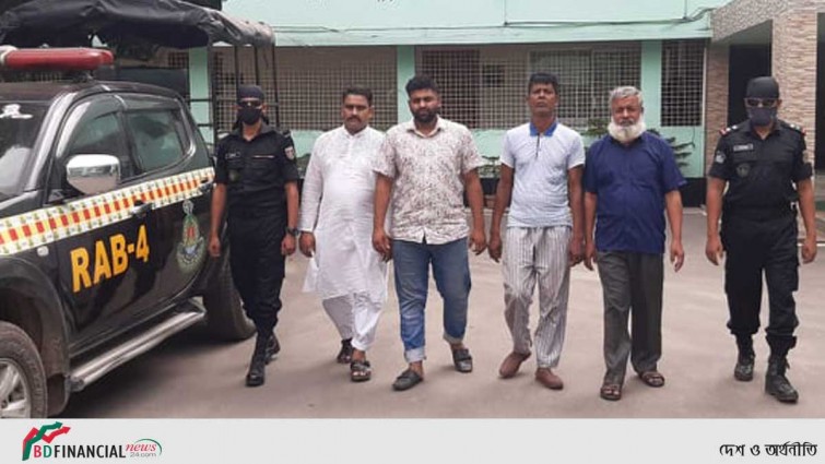 পল্টন হতে অপহৃত উদ্ধার ও চক্রের ৪ সদস্য’কে গ্রেফতার করেছে র‌্যাব-৪