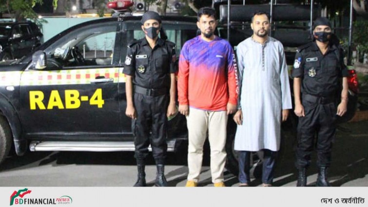 ভূয়া সামরিক কর্মকর্তা পরিচয়ে প্রতারণার অভিযোগে ২ জনকে গ্রেফতার করেছে র‍্যাব-৪