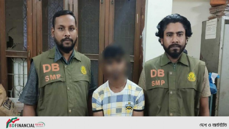 ডিবি’র অভিযানে ইয়াবাসহ গ্রেফতার ১