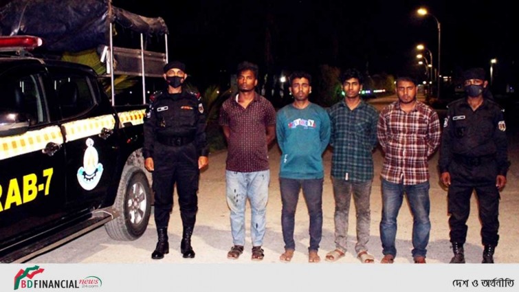 কুতুবদিয়ায় জাল নোট ও সরঞ্জামসহ চারজন গ্রেফতার