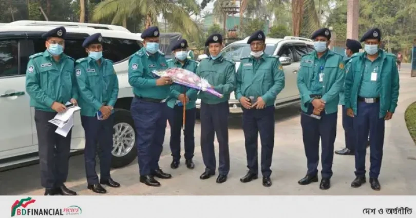 কেএমপি'র পুলিশ কমিশনার কর্তৃক নারী, শিশু, বয়স্ক ও প্রতিবন্ধী বিষয়ক সার্ভিস ডেস্ক নির্মাণ কাজের অগ্রগতি পরিদর্শন