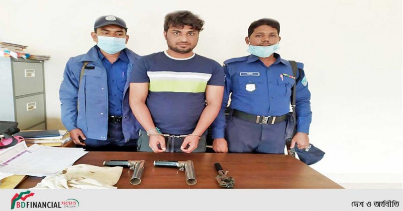 ৯৯৯-এর ফোন পেয়ে চান্দিনায় অস্ত্রসহ সন্ত্রাসী আটক