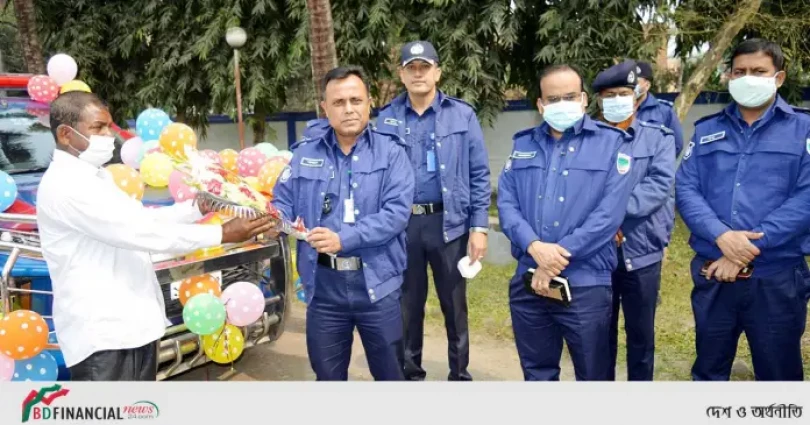 আবারও মানবিকতার পরিচয় দিলেন পুলিশ সুপার যশোর