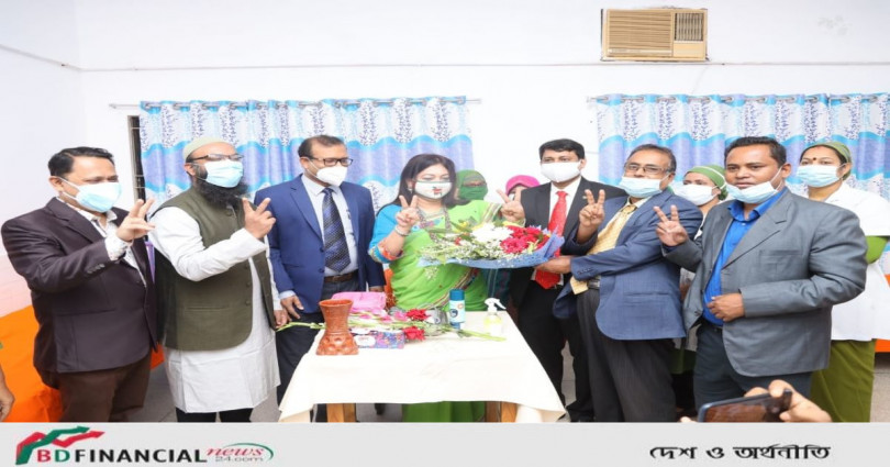 টিকা নিলেন নরসিংদীর জেলা প্রশাসক সৈয়দা ফারহানা কাউনাইন