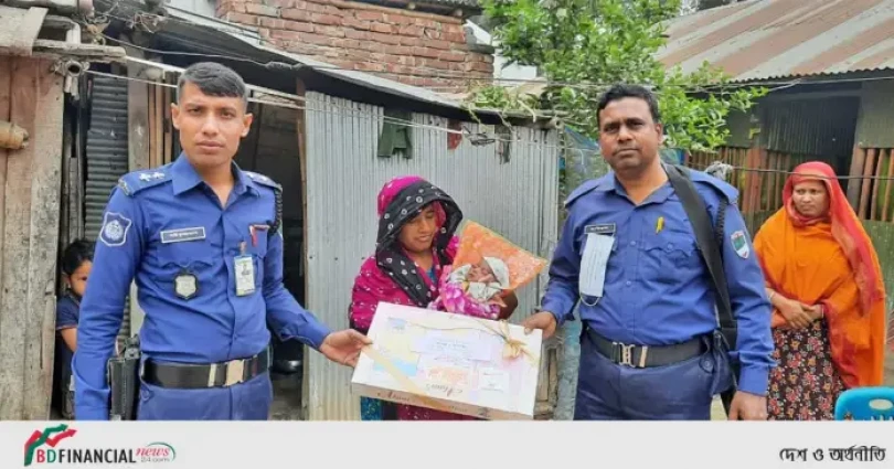 চুয়াডাঙ্গা জেলা পুলিশের পক্ষ থেকে সদ্য ভূমিষ্ঠ ১৩ (তের) টি কন্যা শিশুর পরিবারকে পাঠানো হলো ফুল ও নতুন পোশাক