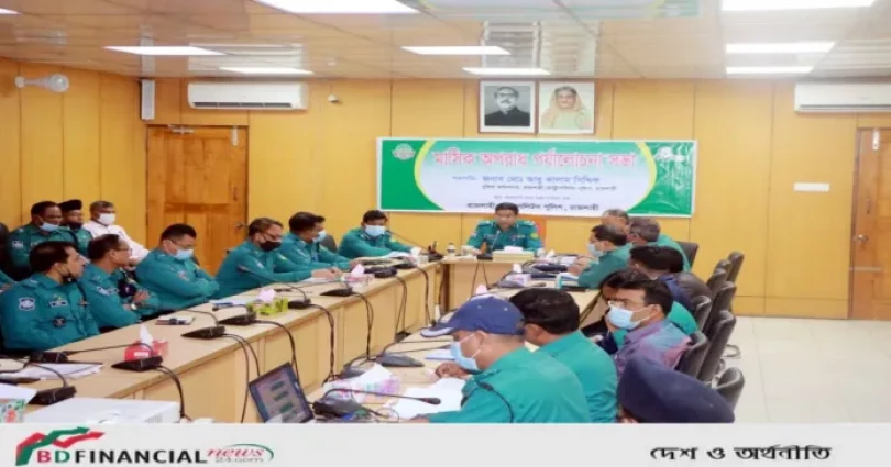 আরএমপি কমিশনার আবু কালাম সিদ্দিক  শ্রেষ্ঠ অফিসার ফোর্সদের হাতে সম্মাননা স্মারক তুলে দিলেন