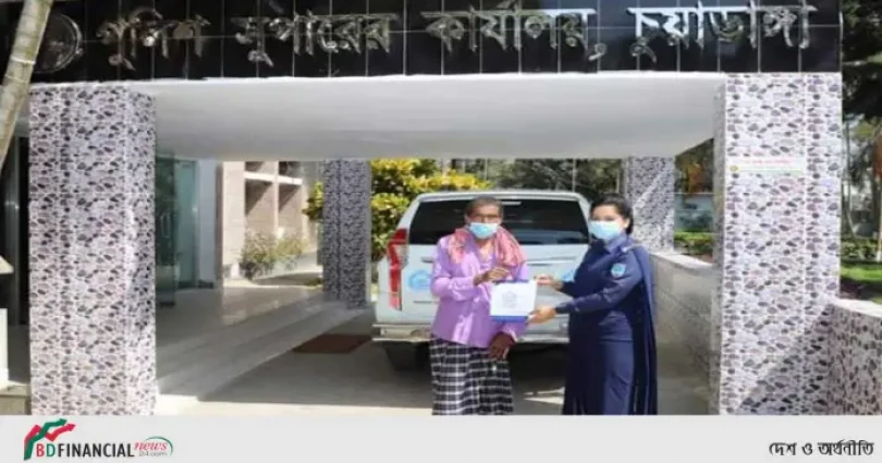 অসহায় আব্দুল গণি মিয়া’কে ঔষধ পাঠালেন চুয়াডাঙ্গার  পুলিশ সুপার