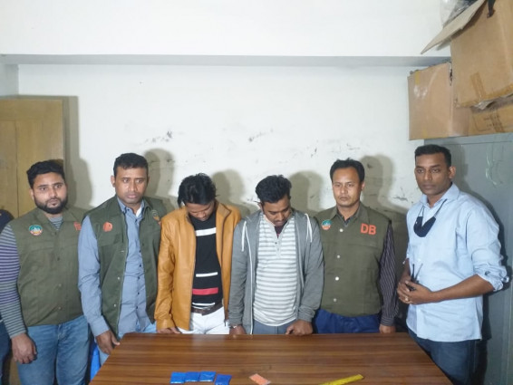রংপুর মেট্রোপলিটন পুলিশ পৃথক অভিযানে ৫০০ ইয়াবাসহ ২ আসামী গ্রেফতার করেছে