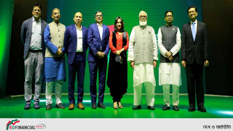 ইনোভেশন অ্যাওয়ার্ড ৩৮ উদ্ভাবন এবং প্রধামনন্ত্রীর আইসিটি উপদেষ্টা সজীব ওয়াজেদ জয়কে পুরস্কার প্রদান