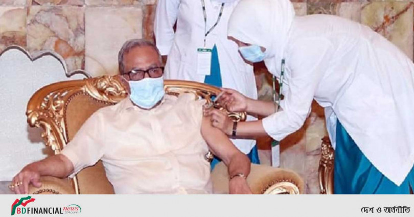 টিকার প্রথম ডোজ নিলেন রাষ্ট্রপতি