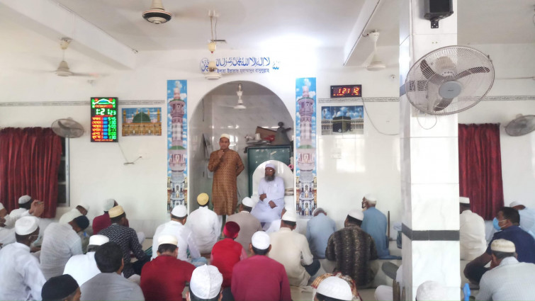 মসজিদে সমসাময়িক বিষয় নিয়ে আলোচনা করেছে মুকসুদপুর থানা পুলিশ