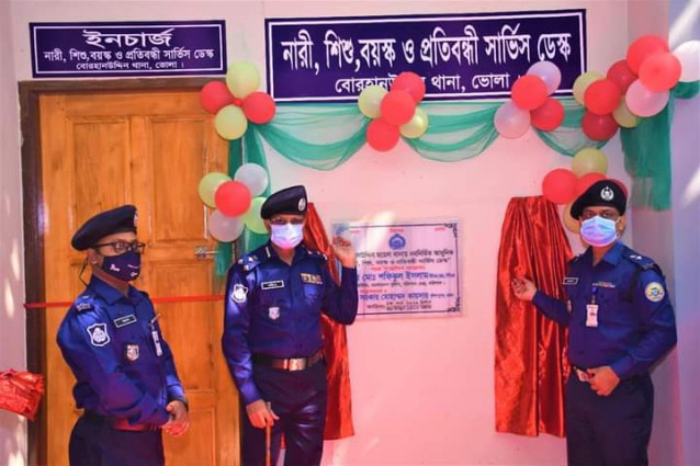 ভোলা  সদর  ও বোরহানউদ্দিন থানায় "বয়স্ক, নারী, শিশু ও প্রতিবন্ধী হেল্পডেস্ক" এর উদ্বোধন করলেন বরিশাল রেঞ্জ ডিআইজি
