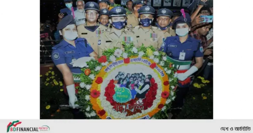 জাতির পিতার ১০১তম জন্মবার্ষিকী ও জাতীয় শিশু দিবস উপলক্ষে বঙ্গবন্ধুর প্রতিকৃতিতে চুয়াডাঙ্গা জেলা পুলিশের শ্রদ্ধাঞ্জলি