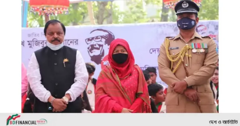 বঙ্গবন্ধুর জন্মশতবার্ষিকী ও জাতীয় শিশু দিবস-২০২১ উদযাপন উপলক্ষে কেক কাটলো মাদারীপুর জেলা প্রশাসন