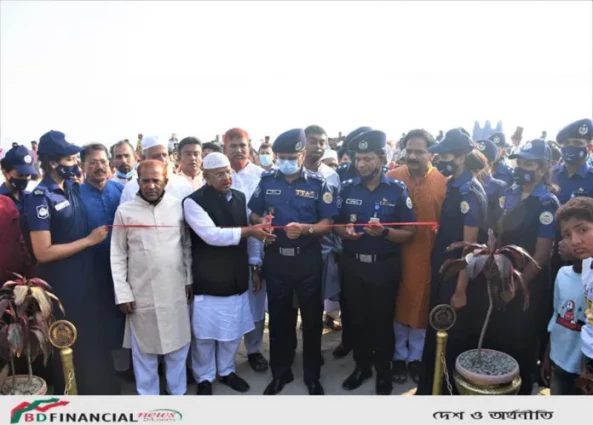 কুয়াকাটায় মুক্তিযুদ্ধের ইতিহাস ও বঙ্গবন্ধু শীর্ষক বালু ভাস্কর্য প্রদর্শনীর উদ্ধোধন করলেন বরিশাল রেঞ্জের ডিআইজি