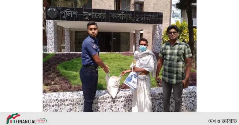 এক অসহায় হিন্দু পরিবারের মায়ের শেষকৃত্য অনুষ্ঠানে সহযোগিতা করলেন পুলিশ সুপার চুয়াডাঙ্গা