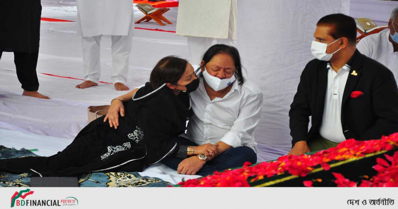 জয়নুল হক সিকদারের চেহলামে শোকাহত রন হক সিকদার ও লিসা হক সিকদার