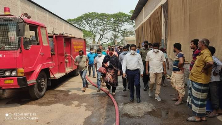 কানাইপুরে করিম জুট স্পিনার্সের জুট সেক্টরের  গোডাউনে অগ্নিকাণ্ড : ঘটনাস্থলে ফরিদপুরের জেলা প্রশাসক