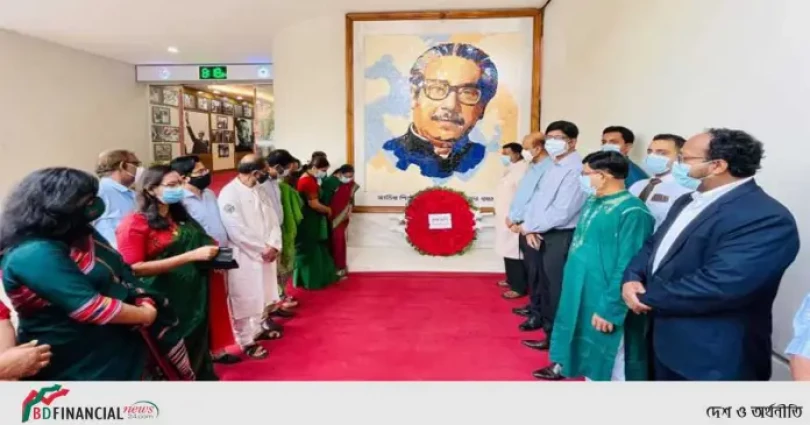স্বাধীনতার সুবর্ণজয়ন্তীতে, স্বাধীনতা ও জাতীয় দিবস উপলক্ষে শ্রদ্ধার্ঘ নিবেদন করেছে বাংলাদেশ এ্যাডমিনিস্ট্রেটিভ সার্ভিস এসোসিয়েশন