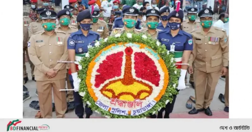 মহান স্বাধীনতা ও জাতীয় দিবস উপলক্ষে মুক্তিযুদ্ধ স্মৃতিস্তম্ভে শ্রদ্ধাঞ্জলি অর্পণ করলেন চুয়াডাঙ্গার পুলিশ সুপার