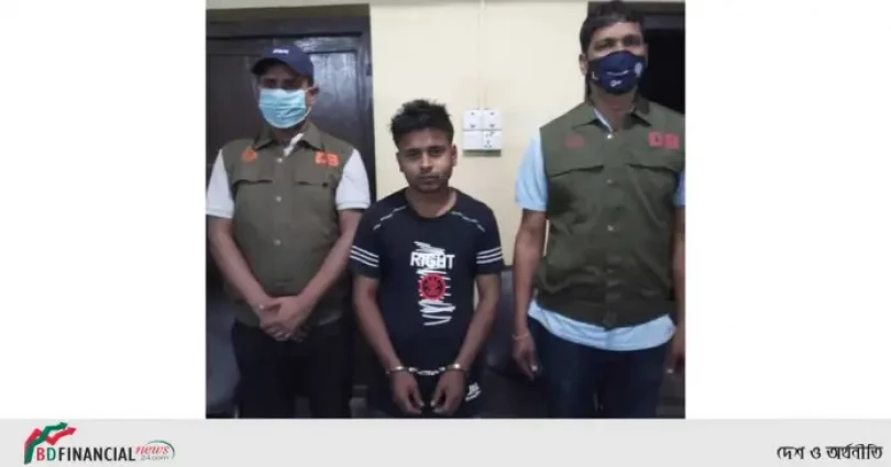 একাধিক মামলার আসামি ও কুখ্যাত ছিনতাইকারীকে  গ্রেফতার করেছে কুমিল্লা জেলা পুলিশ