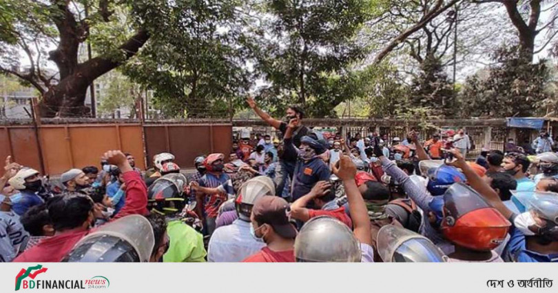 রাইড শেয়ারিং বন্ধ: মোটরসাইকেল চালকদের বিক্ষোভ-অবরোধ