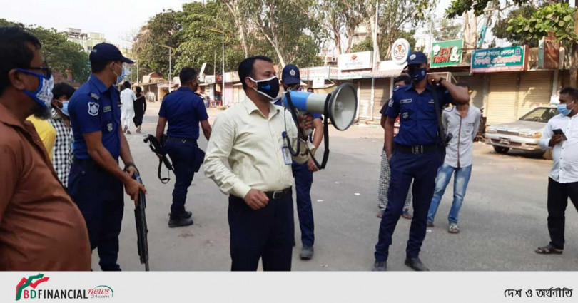 নারায়ণগঞ্জ ৩০০ শয্যা বিশিষ্ট হাসপাতালের গেটের সামনের সকল স্ট্রিট ফুডের দোকানগুলো বন্ধ করেছে জেলা প্রশাসন