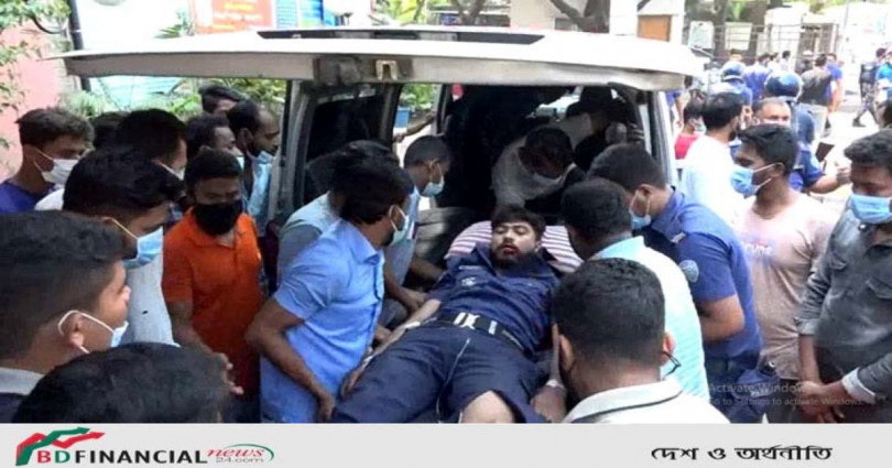 বাস চাপায় ২১ পুলিশ আহত, ৭ জনকে ঢাকায় প্রেরণ