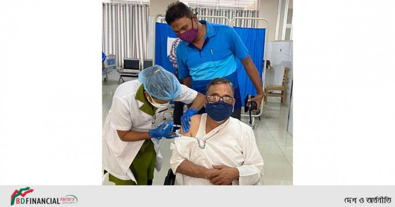 ২য় ডোজ গ্রহণ করলেন পরিবেশমন্ত্রী মোঃ শাহাব উদ্দিন