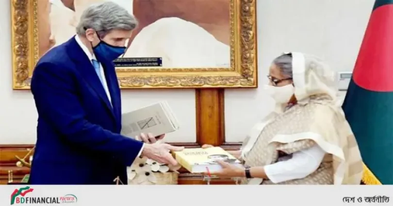 জন কেরিকে অসমাপ্ত আত্মজীবনীসহ কয়েকটি বই উপহার দিলেন প্রধানমন্ত্রী
