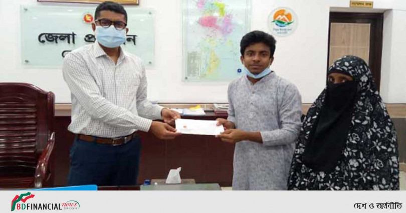 ইটভাটার দিনমজুরের ছেলের মেডিক্যালে ভর্তির দায়িত্ব নিলেন নোয়াখালীর জেলা প্রশাসক