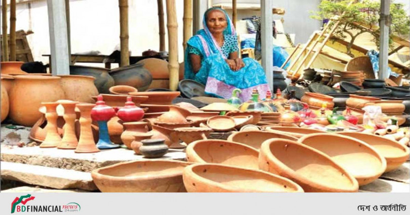 থমকে গেছে কুমারপাড়া